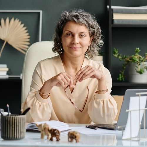Laura wĂŒnscht sich Feierabend statt Papierkram